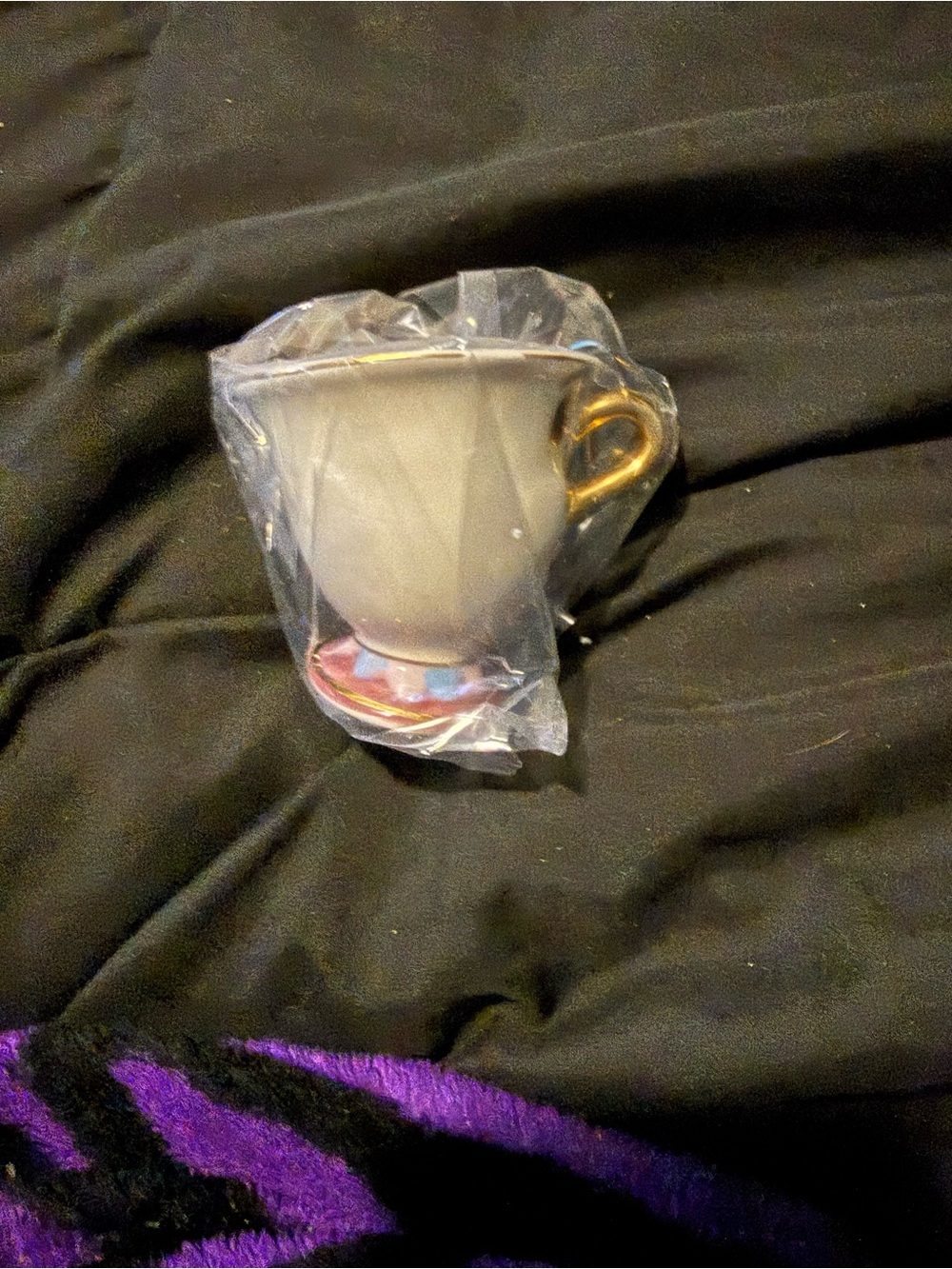 Chip Teacup Decoration - Picture 8 of 11